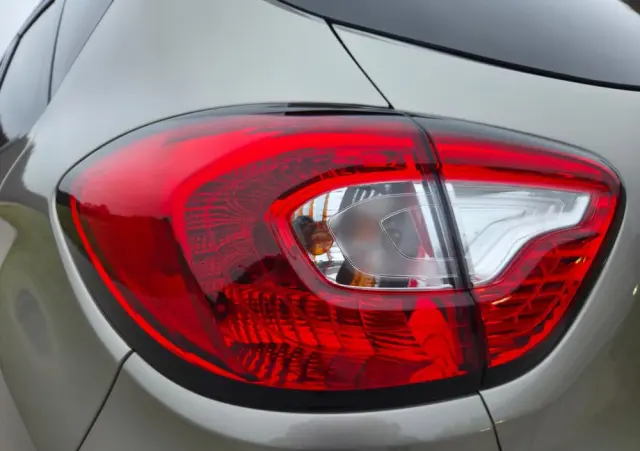 RENAULT Captur 1.2 TCe Helly Hansen EDC