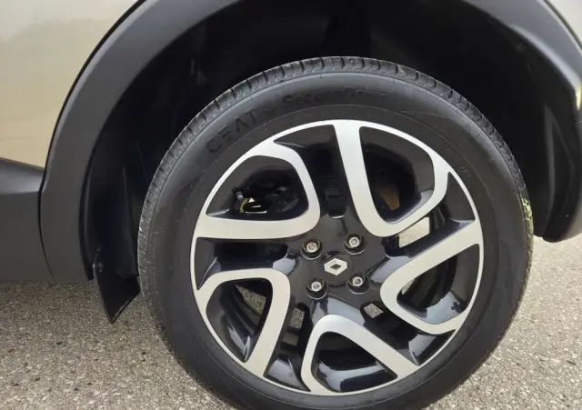 RENAULT Captur 1.2 TCe Helly Hansen EDC