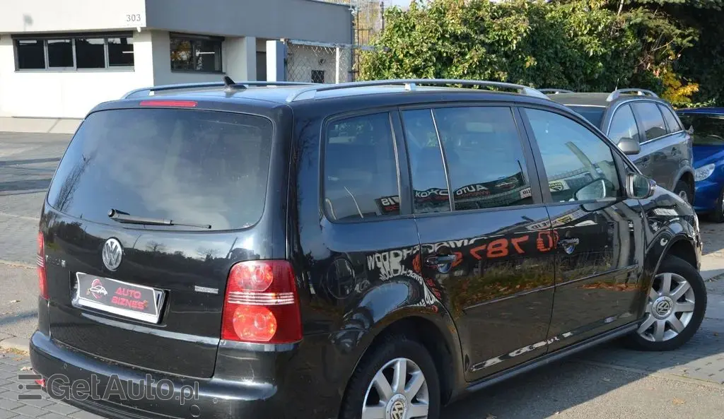 VOLKSWAGEN Touran 
