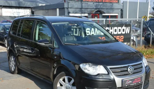 VOLKSWAGEN Touran 