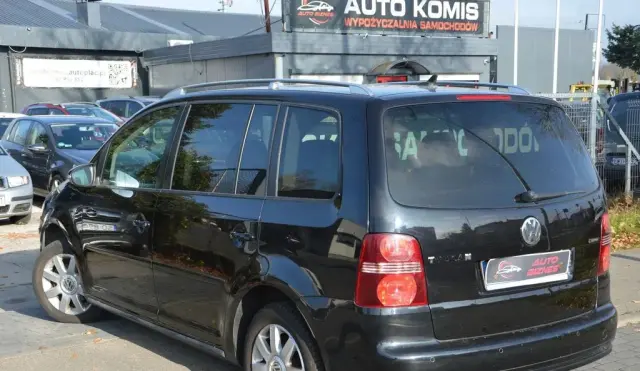 VOLKSWAGEN Touran 