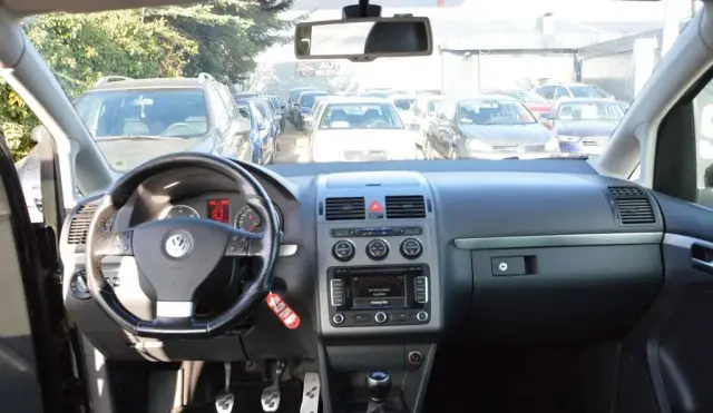 VOLKSWAGEN Touran 