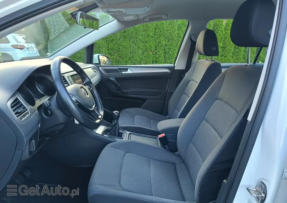 VOLKSWAGEN Golf Sportsvan 2.0 TDI (BlueMotion Technology) Sound