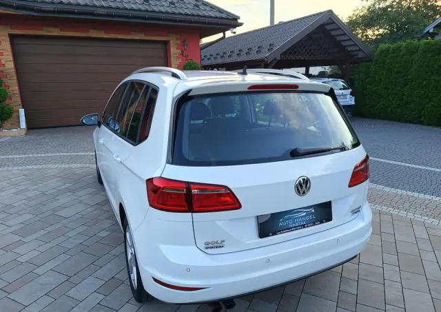 VOLKSWAGEN Golf Sportsvan 2.0 TDI (BlueMotion Technology) Sound