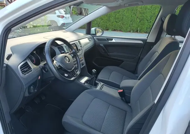 VOLKSWAGEN Golf Sportsvan 2.0 TDI (BlueMotion Technology) Sound