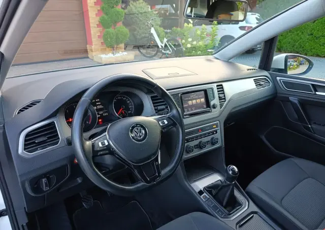 VOLKSWAGEN Golf Sportsvan 2.0 TDI (BlueMotion Technology) Sound