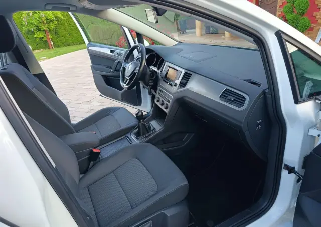 VOLKSWAGEN Golf Sportsvan 2.0 TDI (BlueMotion Technology) Sound