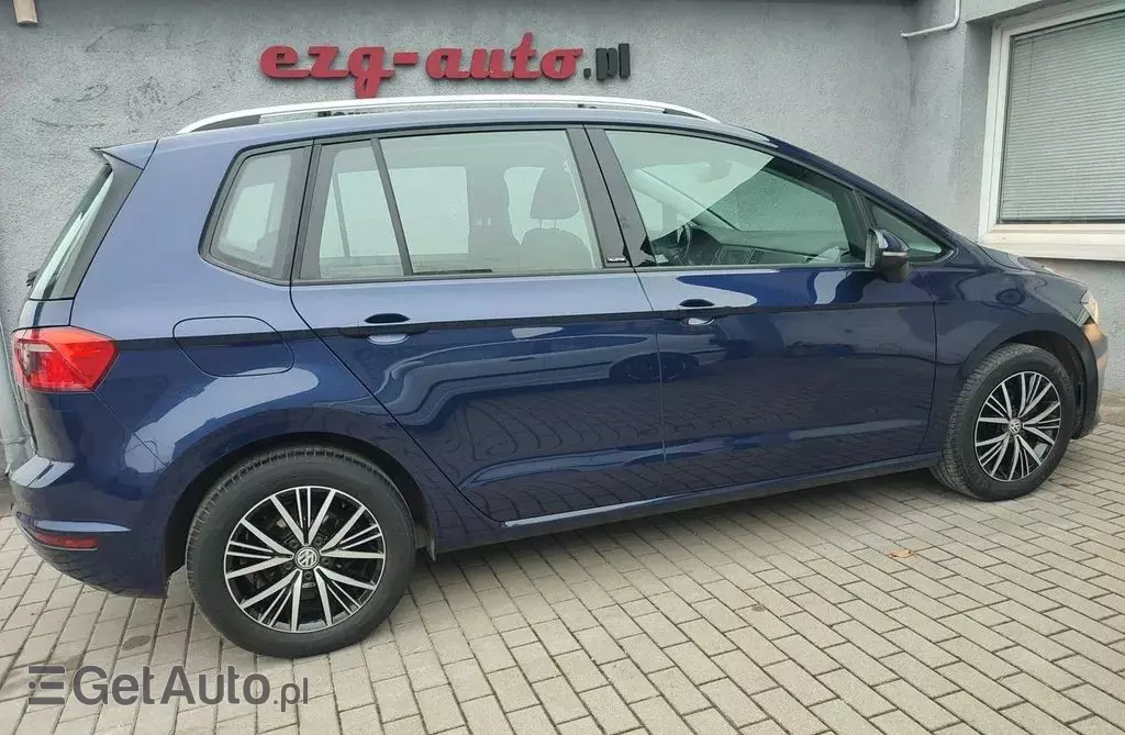 VOLKSWAGEN Golf Sportsvan 