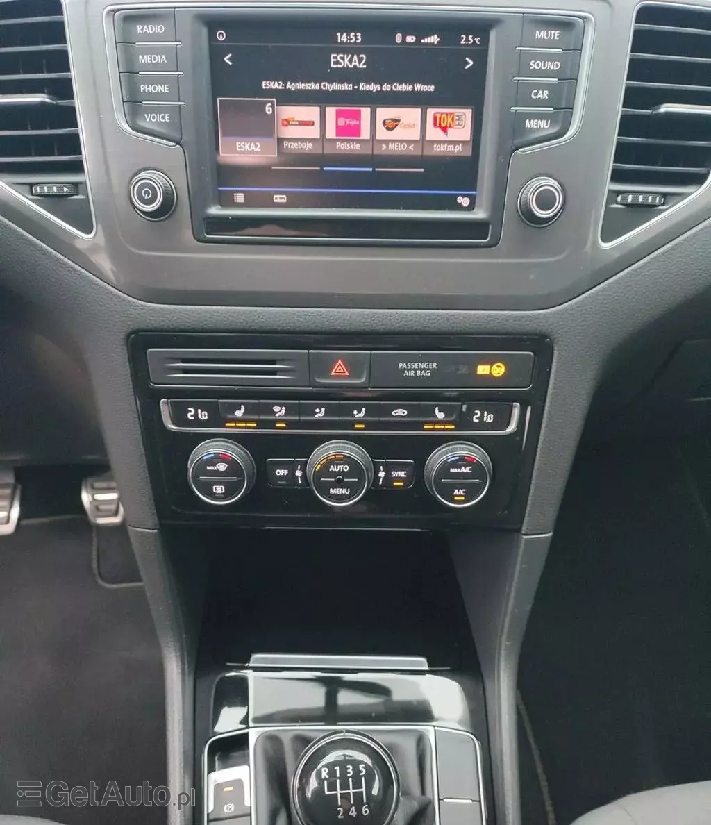 VOLKSWAGEN Golf Sportsvan 