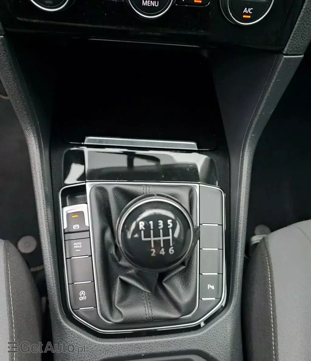 VOLKSWAGEN Golf Sportsvan 