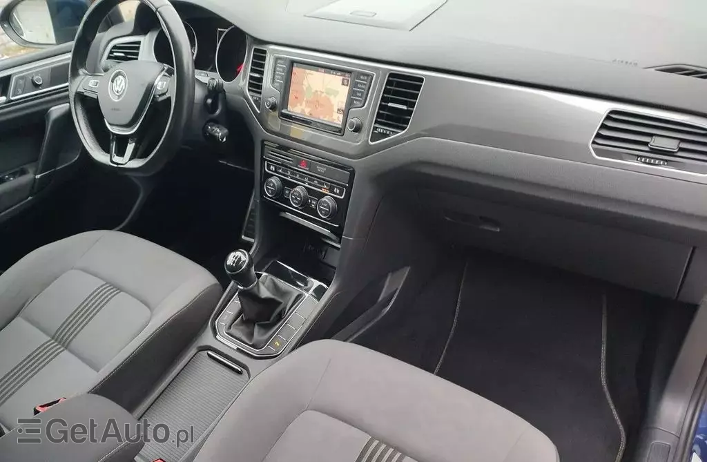 VOLKSWAGEN Golf Sportsvan 