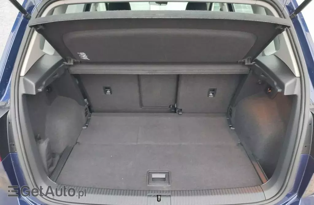 VOLKSWAGEN Golf Sportsvan 