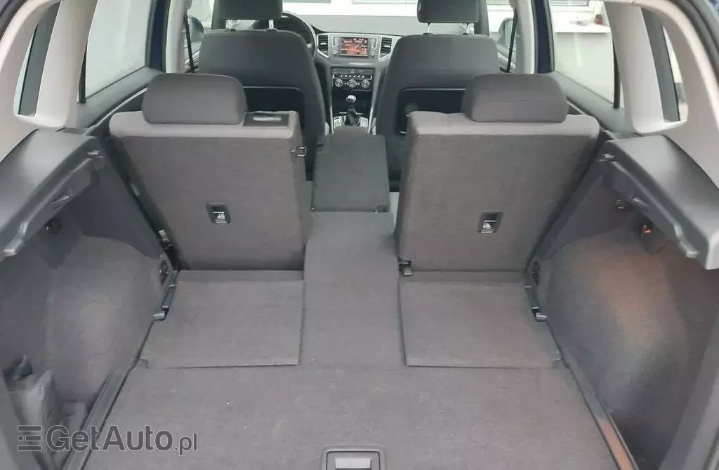 VOLKSWAGEN Golf Sportsvan 