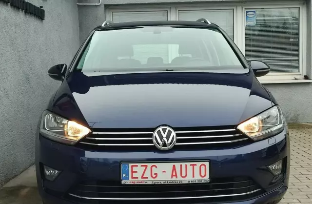 VOLKSWAGEN Golf Sportsvan 