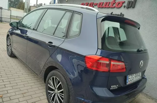 VOLKSWAGEN Golf Sportsvan 