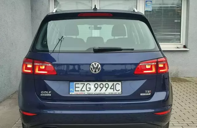 VOLKSWAGEN Golf Sportsvan 