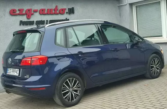 VOLKSWAGEN Golf Sportsvan 