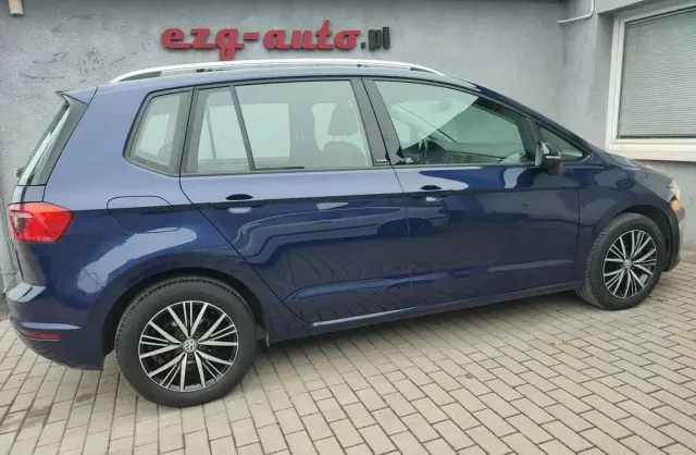 VOLKSWAGEN Golf Sportsvan 