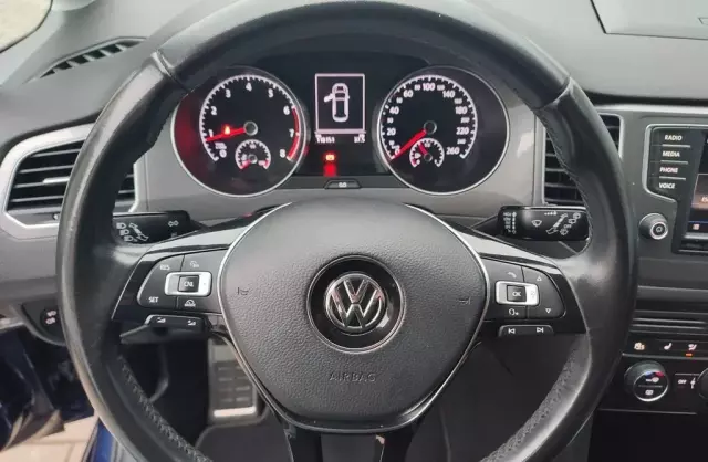 VOLKSWAGEN Golf Sportsvan 