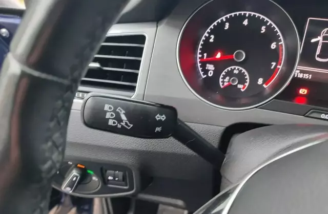 VOLKSWAGEN Golf Sportsvan 