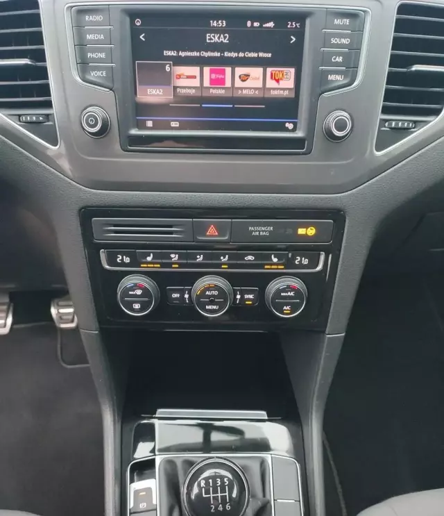 VOLKSWAGEN Golf Sportsvan 