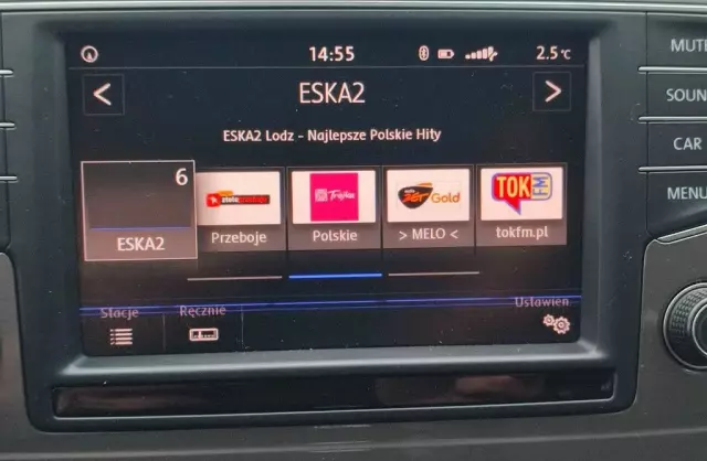 VOLKSWAGEN Golf Sportsvan 