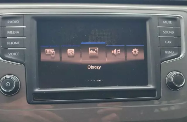 VOLKSWAGEN Golf Sportsvan 