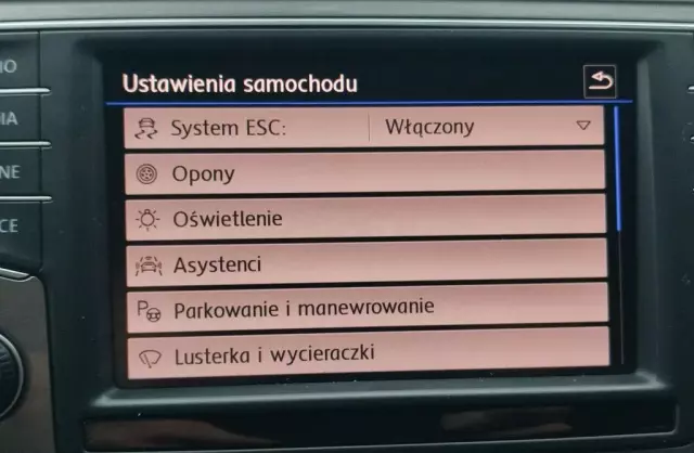 VOLKSWAGEN Golf Sportsvan 