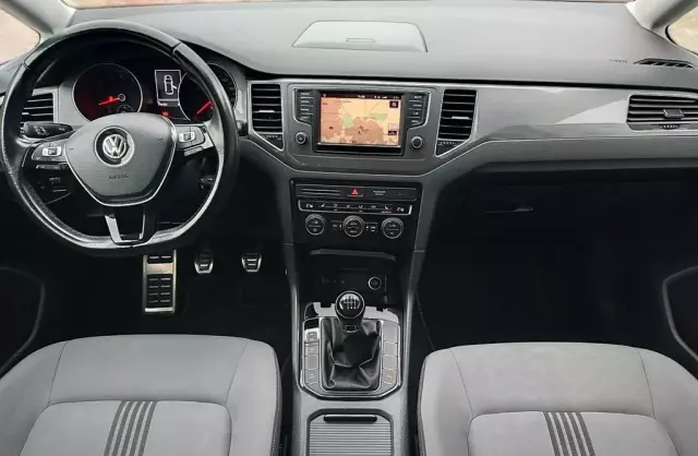 VOLKSWAGEN Golf Sportsvan 