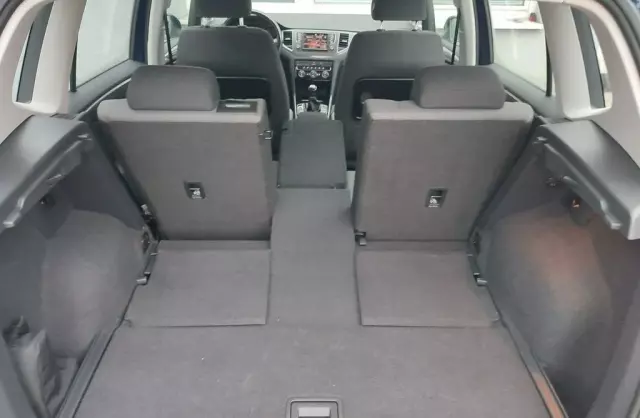 VOLKSWAGEN Golf Sportsvan 