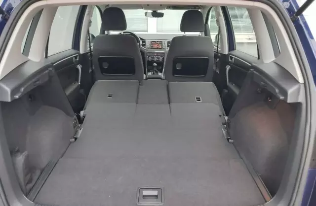 VOLKSWAGEN Golf Sportsvan 