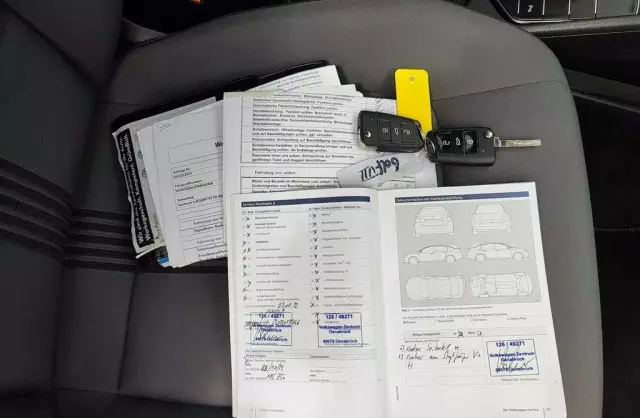 VOLKSWAGEN Golf Sportsvan 