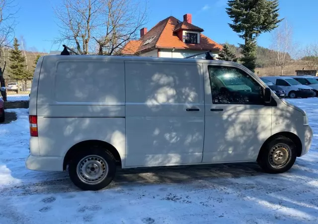 VOLKSWAGEN Transporter T5 