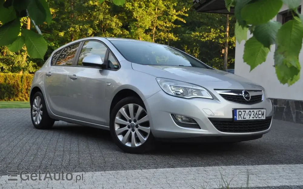 OPEL Astra 1.6 Cosmo