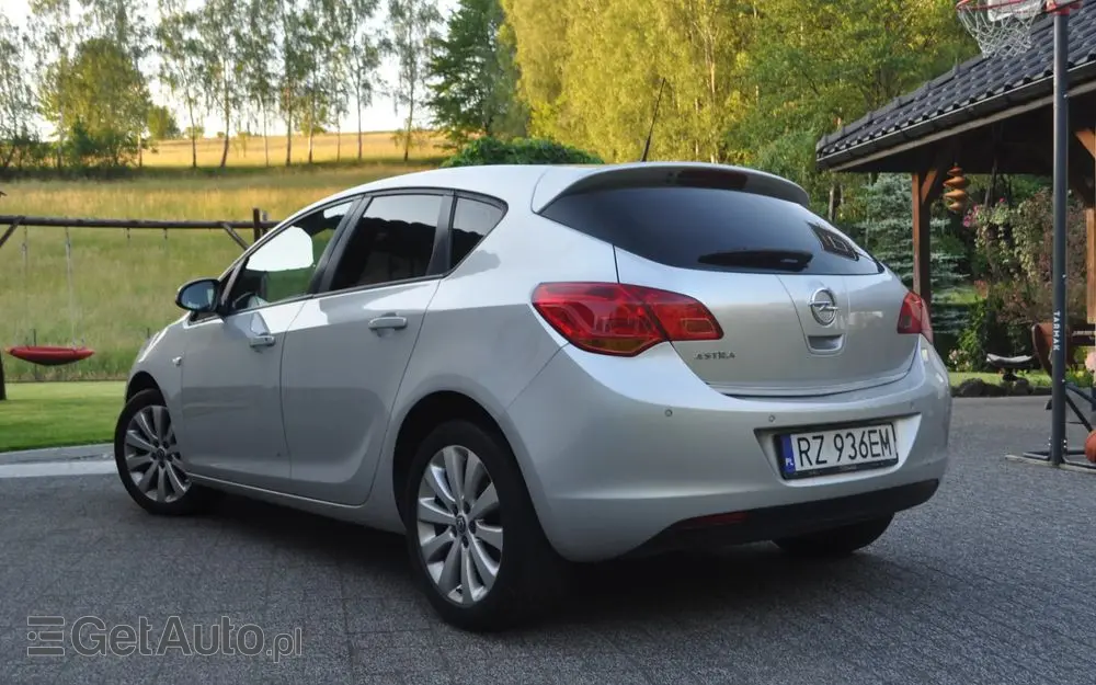 OPEL Astra 1.6 Cosmo