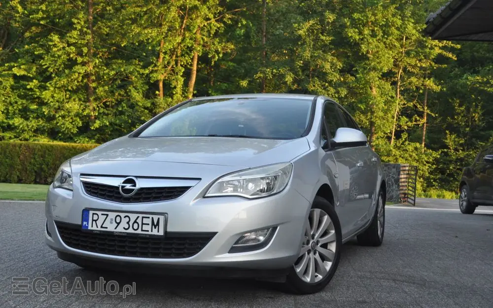 OPEL Astra 1.6 Cosmo