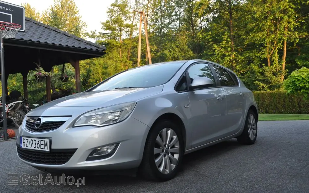 OPEL Astra 1.6 Cosmo