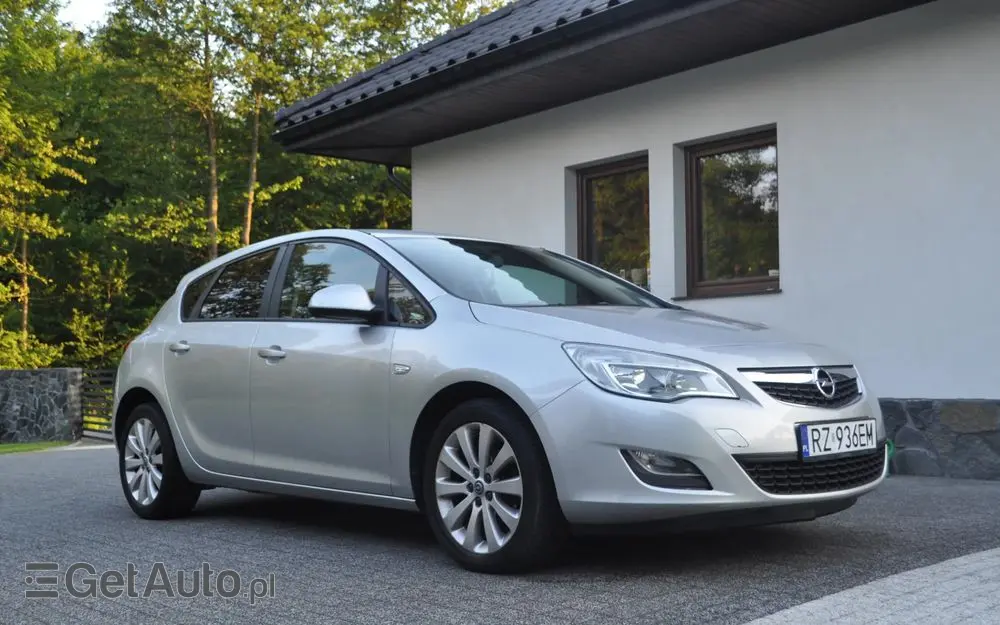 OPEL Astra 1.6 Cosmo
