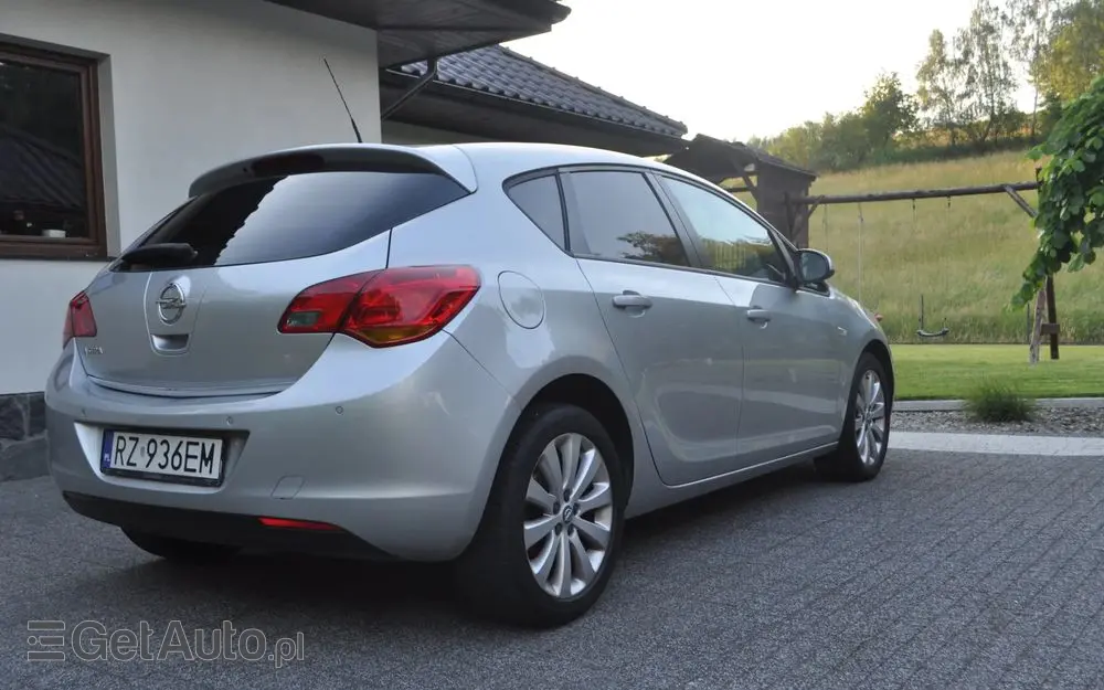 OPEL Astra 1.6 Cosmo