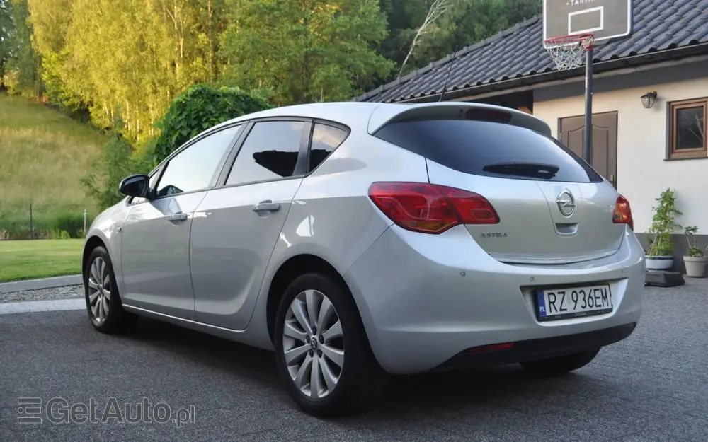 OPEL Astra 1.6 Cosmo