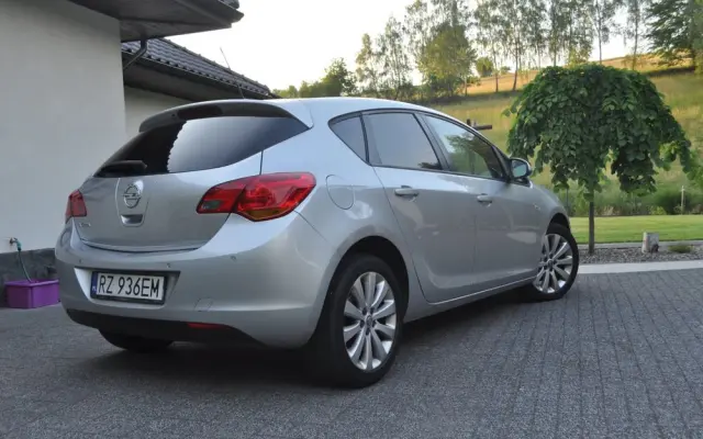OPEL Astra 1.6 Cosmo