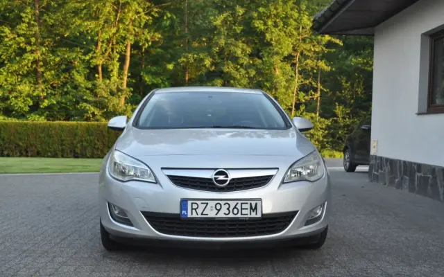 OPEL Astra 1.6 Cosmo