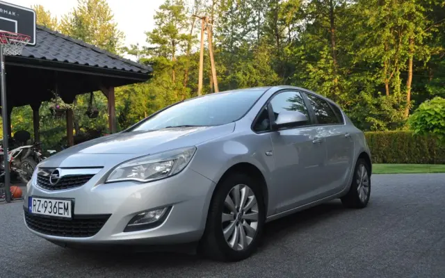 OPEL Astra 1.6 Cosmo