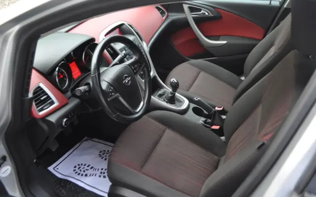 OPEL Astra 1.6 Cosmo