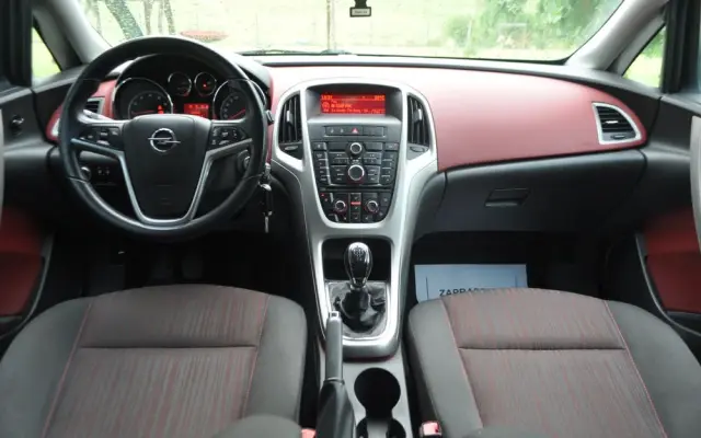 OPEL Astra 1.6 Cosmo