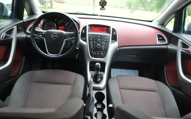 OPEL Astra 1.6 Cosmo