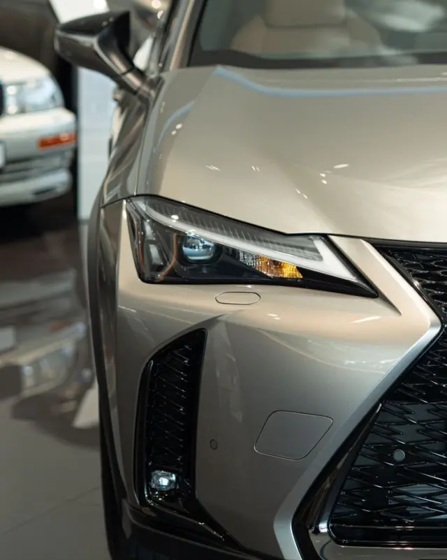 LEXUS UX 300h F Sport Design