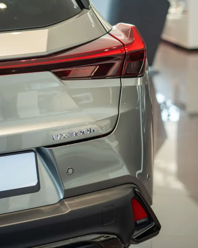 LEXUS UX 300h F Sport Design