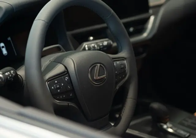 LEXUS UX 300h F Sport Design