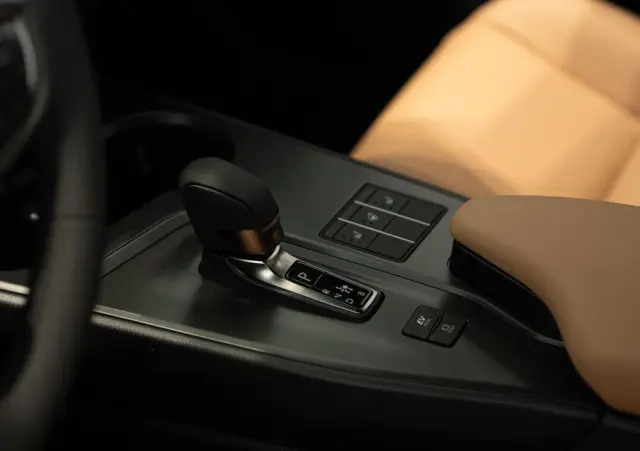 LEXUS UX 300h F Sport Design